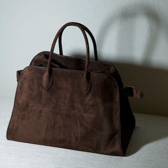 ❌SOLD❌ THE ROW SOFT MARGAUX 15 BAG IN MOCHA SUEDE - Picture 5 of 16